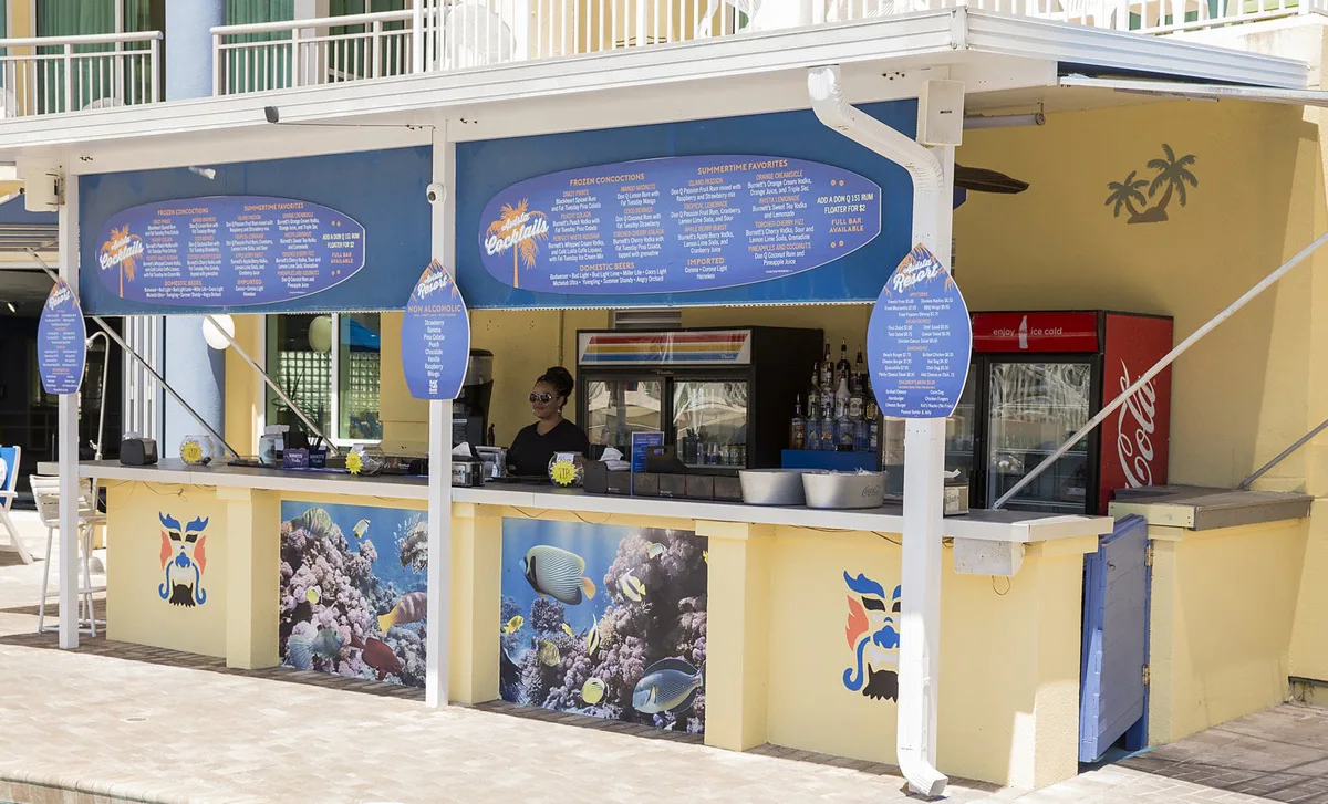 Sip N Dip Pool Bar